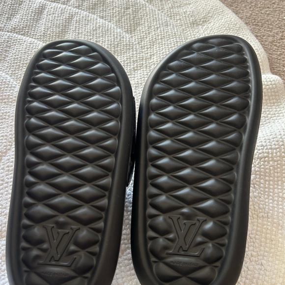 Louis Vuitton Slides Black! Perfect Condition! - Picture 3 of 11